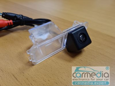 Камера заднего вида CarMedia CM-7206KB-lamp CCD-sensor Night Vision (ночная съёмка) для автомобилей Volkswagen Golf VI (2008-2012), Golf VII (2013+), Scirocco, Amarok, Polo (Европа), Passat B7 в планку над номером, купить CarMedia CM-7206KB-lamp CCD-senso