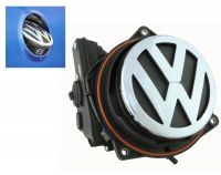 INTRO VDC-200 Цветная штатная камера переднего вида для автомобилей VW Golf VI, Passat B7, Jetta, Tiguan (в эмблему) моторизованная