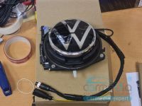 CarMedia CM-VWG-POLO-EMB CVBS-sensor Night Vision (ночная съёмка) с линиями разметки (Линза-Стекло) Цветная штатная камера заднего вида для автомобилей Volkswagen Polo VI (с 2020г.в. по 2022г.в.) моторизированная вместо заводской эмблемы