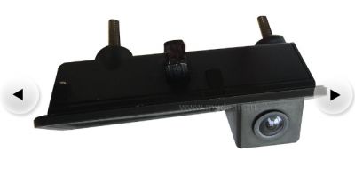 Камера заднего вида MyDean VCM-386C для установки в VW Golf V, Golf VI, Passat CC, Passat B6, Tiguan, Touran, Touareg в ручку открывания багажника(стекло) с линиями разметки
