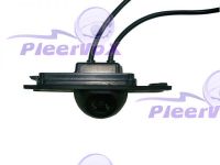 Pleervox PLV-CAM-VOV Цветная штатная камера заднего вида для автомобилей Volvo XC90 (до VIN -295910), S80 (1999-2003), S40 (2004-2011), C70 (2006-2011) . Изображение 2